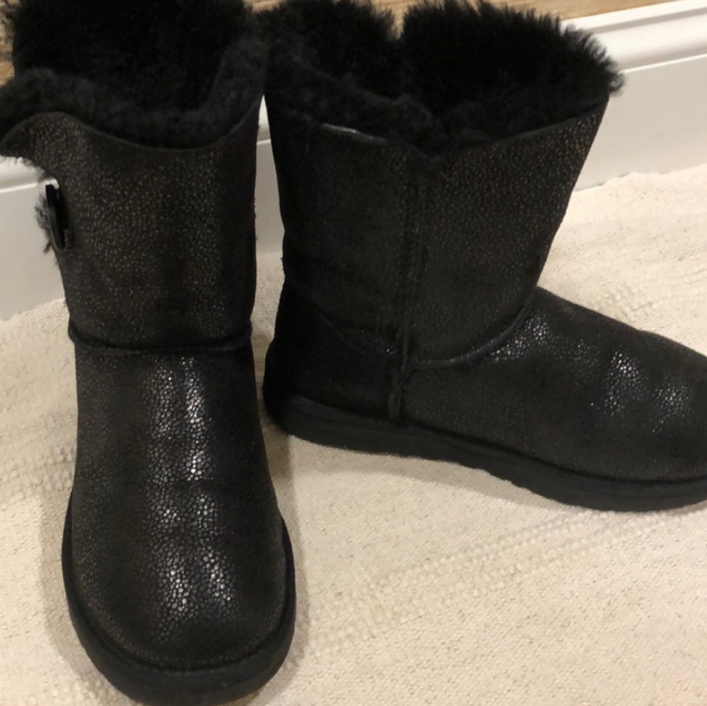 ISO: STINGRAY SIZE 7 UGGS - Picture 4 of 5